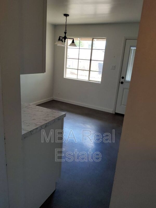 Foto del edificio - 915 W 17th Pl
