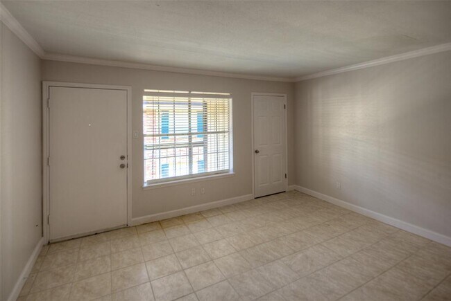 Building Photo - 845 Augusta Dr