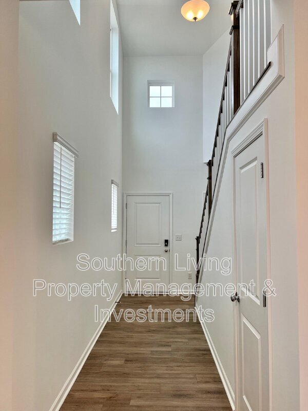 Building Photo - 13108 Rover St