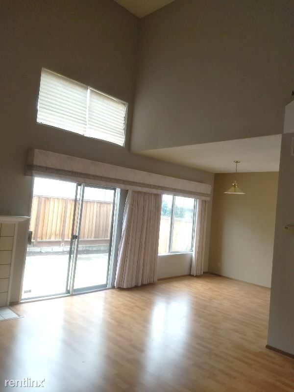 Foto del edificio - 5583 Civic Terrace Ave