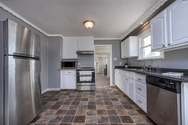 Building Photo - 3023 S 11th St