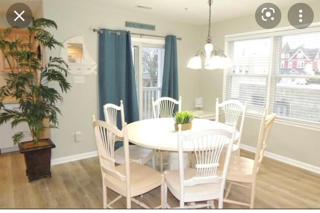 Building Photo - 210 E Spencer Ave