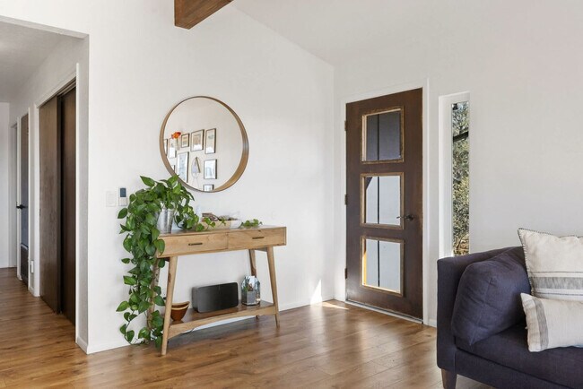 Foto del edificio - 828 Black Dr