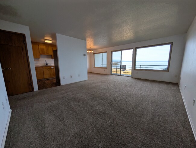Building Photo - 250 Beach Pl