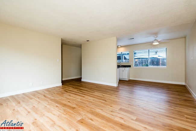 Foto del edificio - 623 Sanders Ave