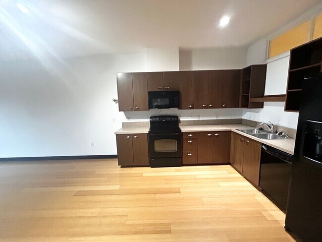 Foto del edificio - 2 Bedroom Lofts in Overlook! Water, Sewer and Garbage Included!!!