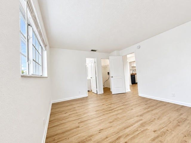 Building Photo - 1651 NE 33rd St