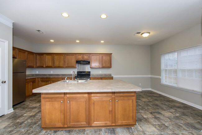 Building Photo - 4 Bedroom in The Vineyards at Lexington