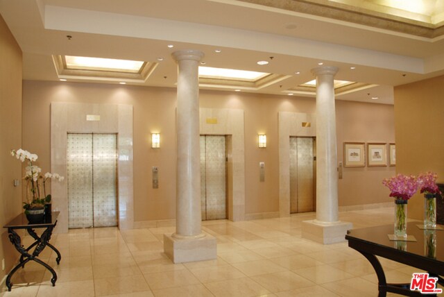 Building Photo - 10724 Wilshire Blvd