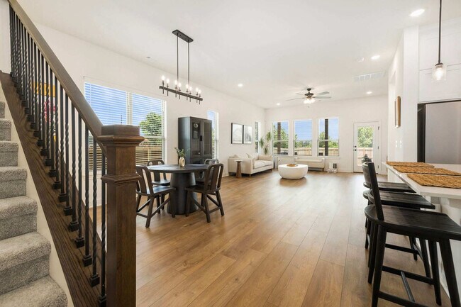 Foto del edificio - 1505 W Whitney Ln