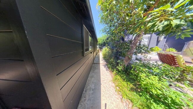 Building Photo - 630 Beverly Dr