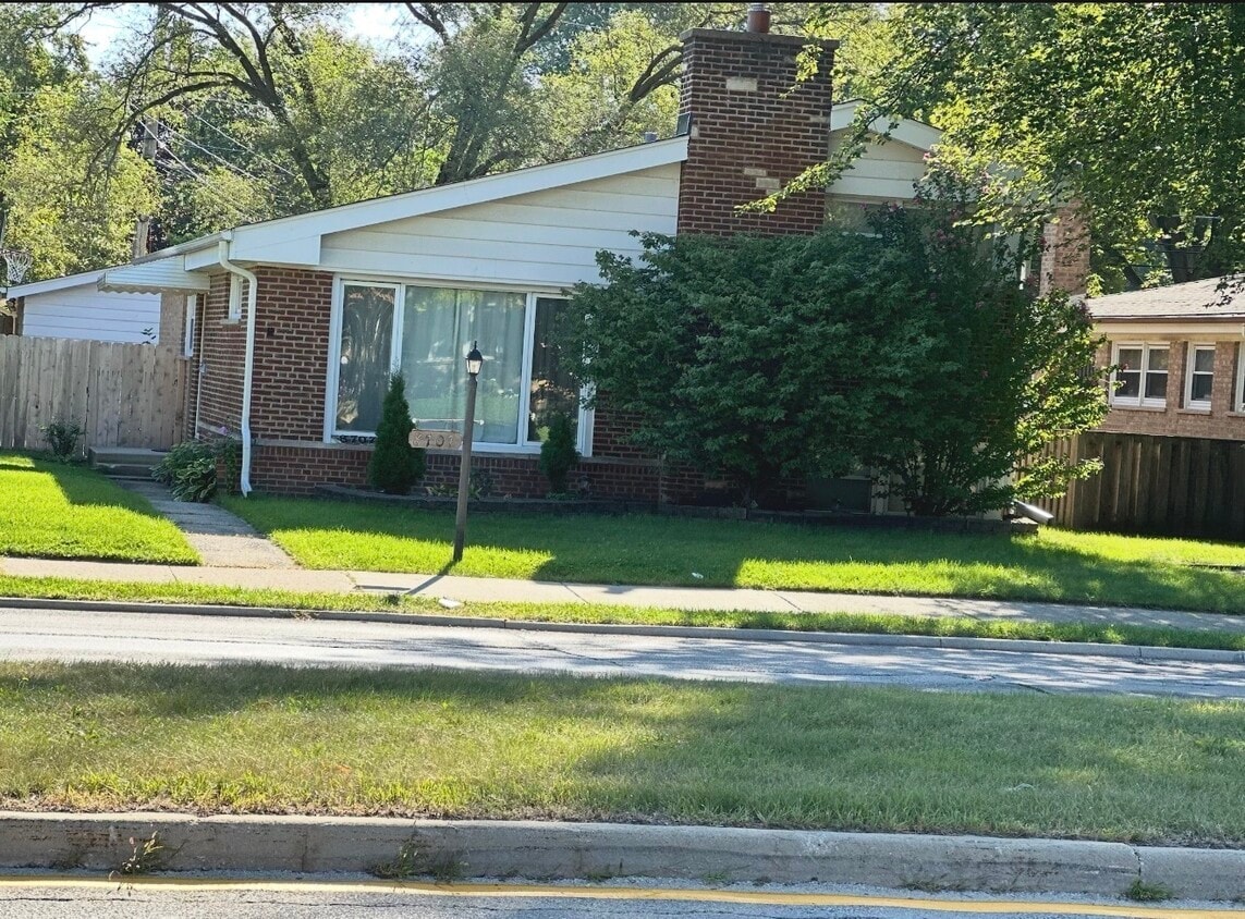 Primary Photo - 8707 Crawford Ave
