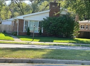 Building Photo - 8707 Crawford Ave