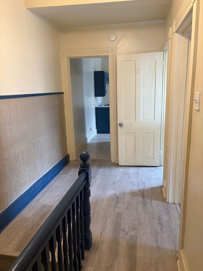 Building Photo - 121 Laurel St