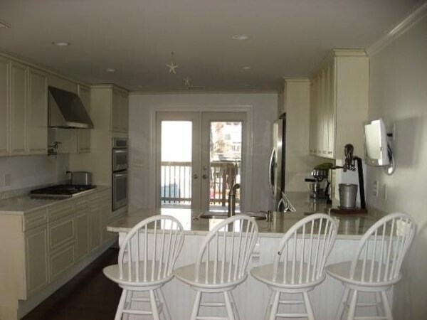 Building Photo - 532 E 8th St