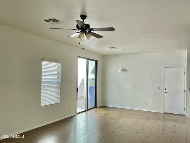 Foto del edificio - 3871 E Jasper Dr