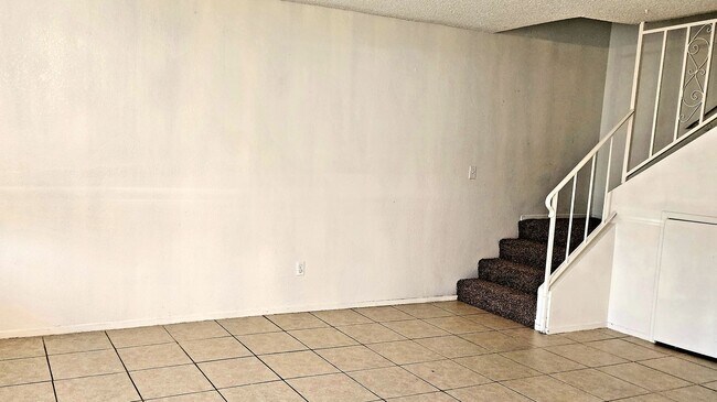 Foto del edificio - SW-3 bedrooms 2.5 baths condo