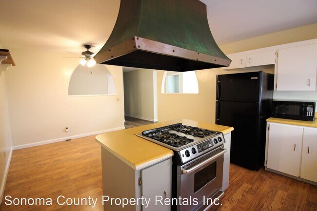 Foto del edificio - 4 br, 2 bath House - 8355 Lombard Way