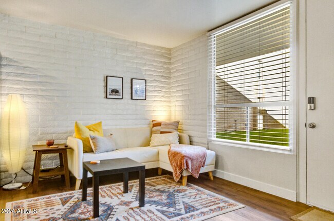 Foto del edificio - 3737 E Turney Ave