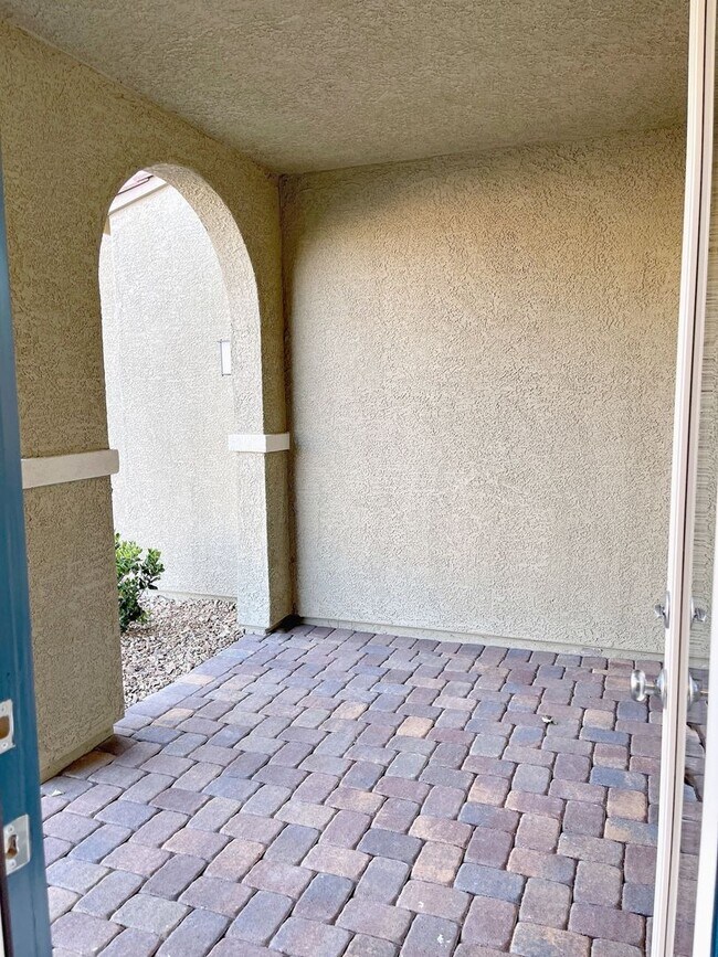 Foto del edificio - Brand new, amazing townhome, 3 bdrm/3 bath...