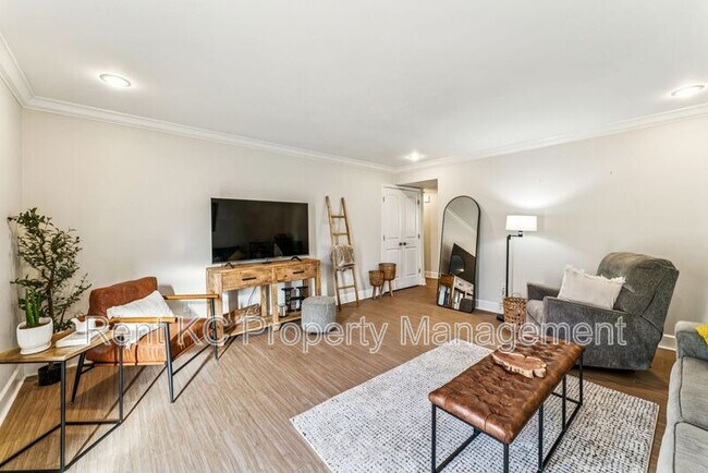 Foto del edificio - 530 W 10th St