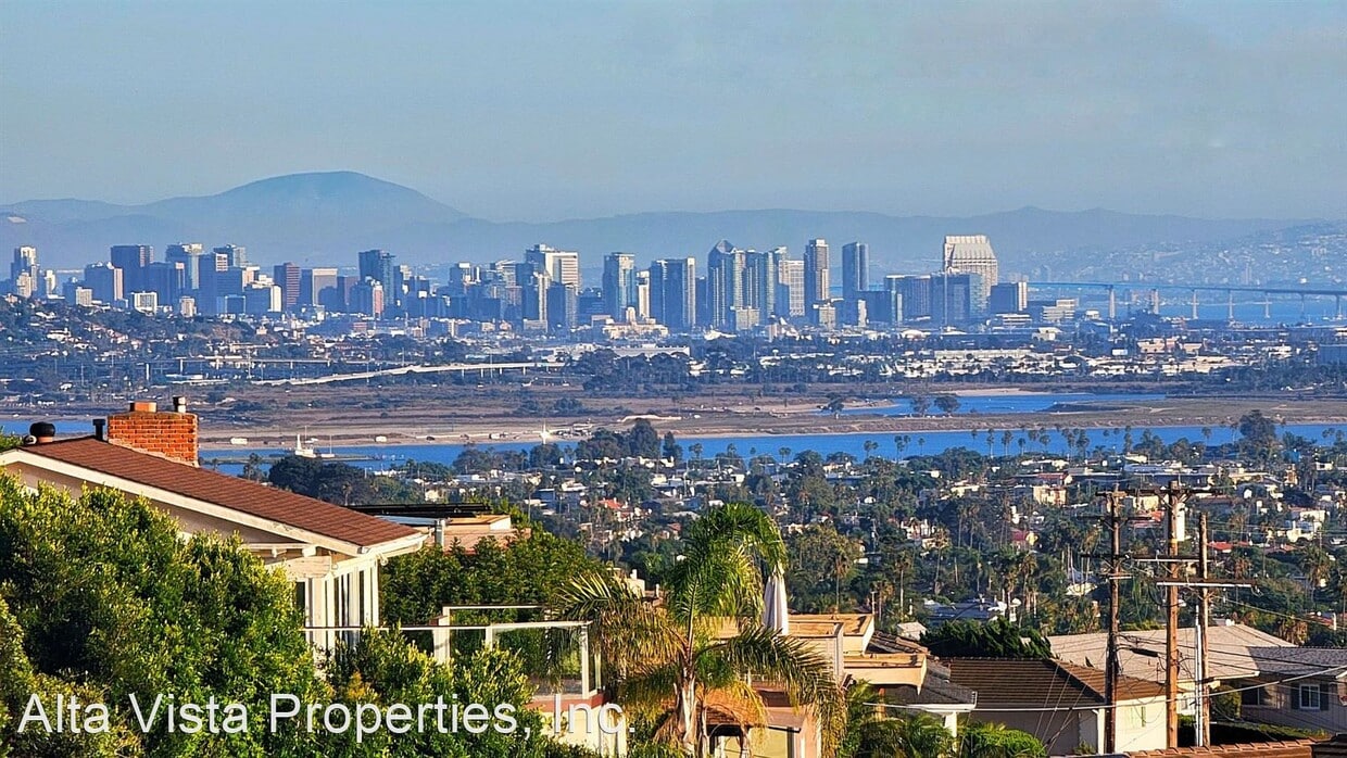 Primary Photo - 4 br, 2.5 bath House - 1122 Avenida Amantea