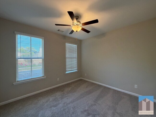 Foto del edificio - 2590 Morehead St