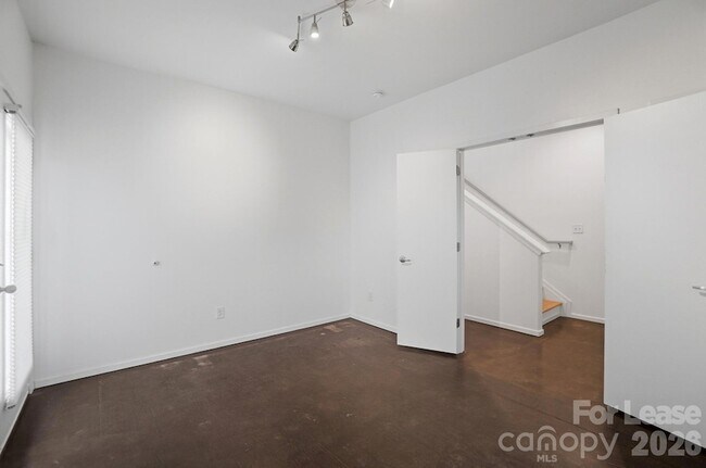 Foto del edificio - 921 Westbrook Dr