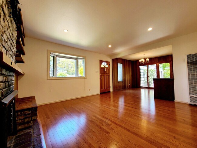 Foto del edificio - Well Maintained Home in a Wonderful Neighb...