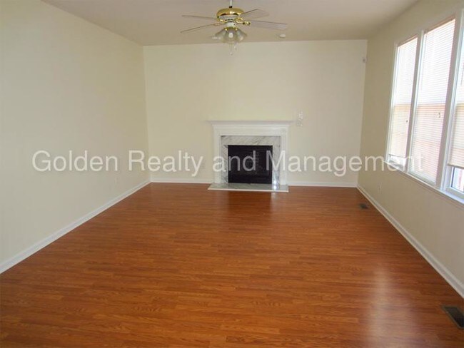 Building Photo - 3000 Dawnbrook Dr