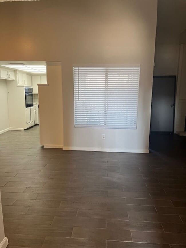 Building Photo - DC817