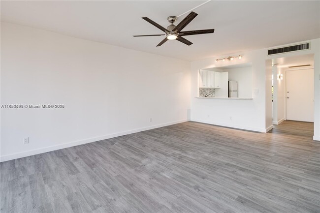 Foto del edificio - 3401 N Country Club Dr