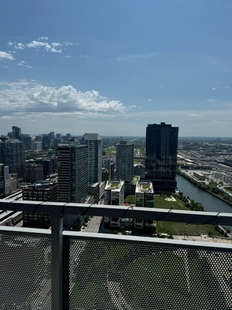 Foto principal - 235 W Van Buren St