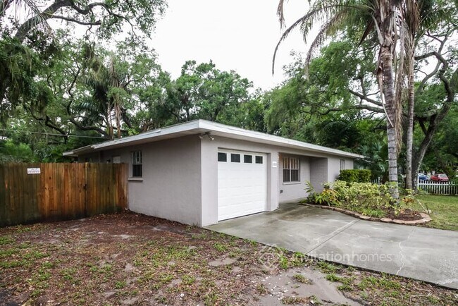 Building Photo - 1826 2nd Ave E