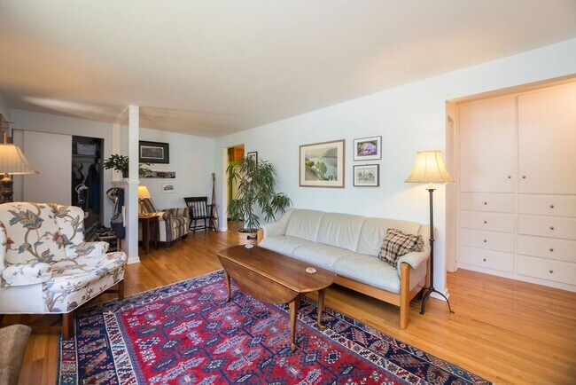 Foto del edificio - 1504 Crestmore Pl