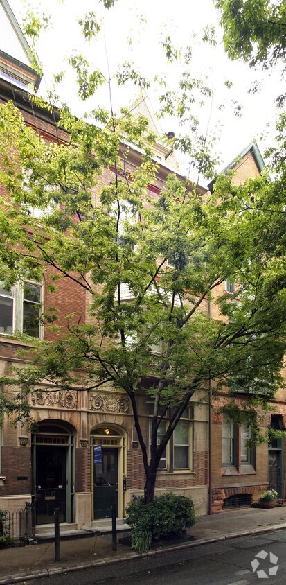 Building Photo - 1105 Spruce St