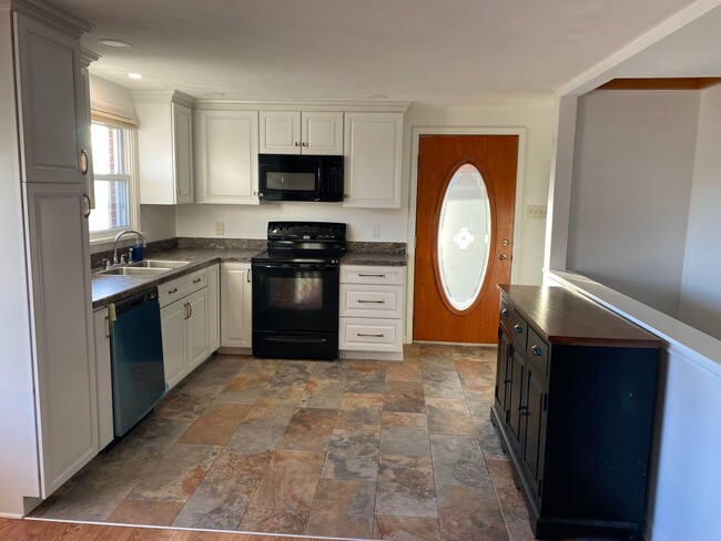 Building Photo - 3bed 2bath Home with Atwood Lake Views