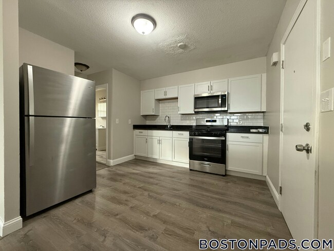 Building Photo - 18 Waugh St