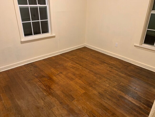 Foto del edificio - 2 bedroom house in Midtown accross the street from Denton Park!