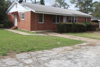 Building Photo - 1800 Gillionville Rd