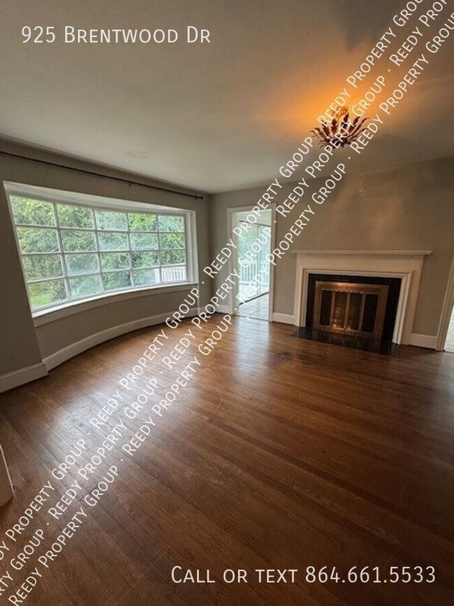 Foto del edificio - 925 Brentwood Dr