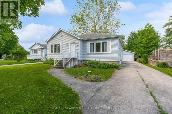 Building Photo - 18 Bonavem Dr