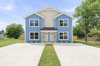 Building Photo - 1221 S 10th St