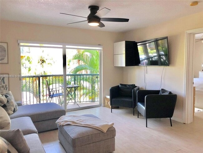 Building Photo - 2039 SE 10th Ave