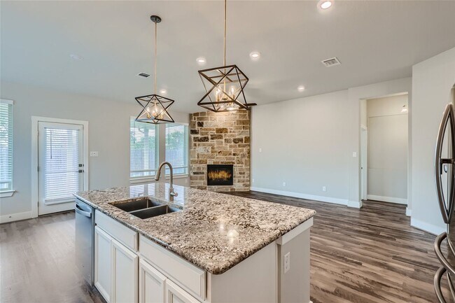 Building Photo - STUNNING HOME