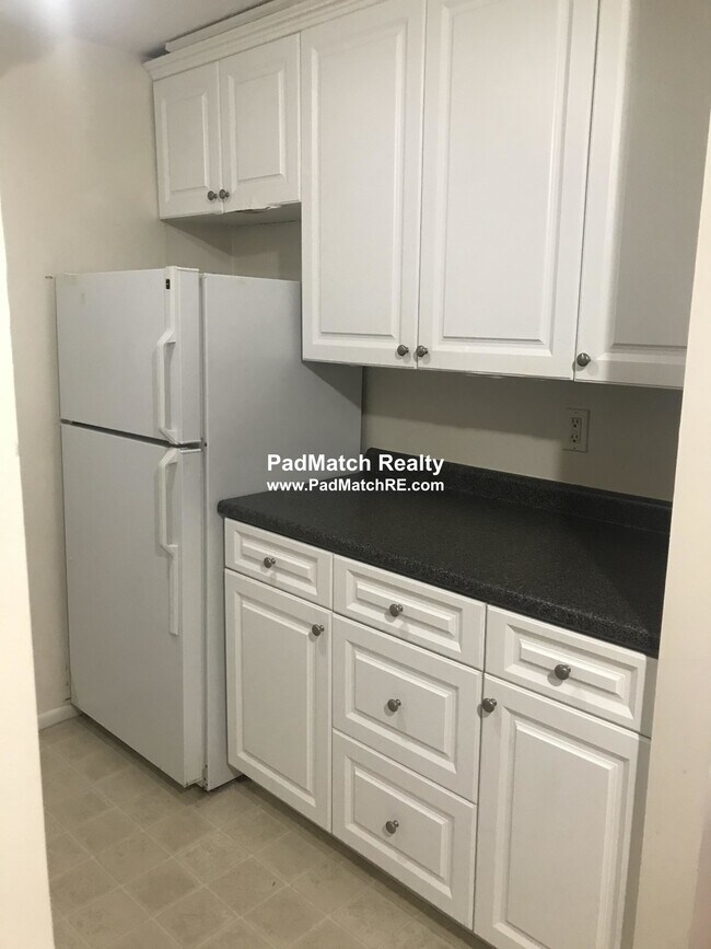 Kitchen - 805 Mount Auburn St