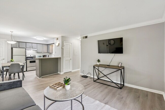 Foto del edificio - 400 Adamwood Dr