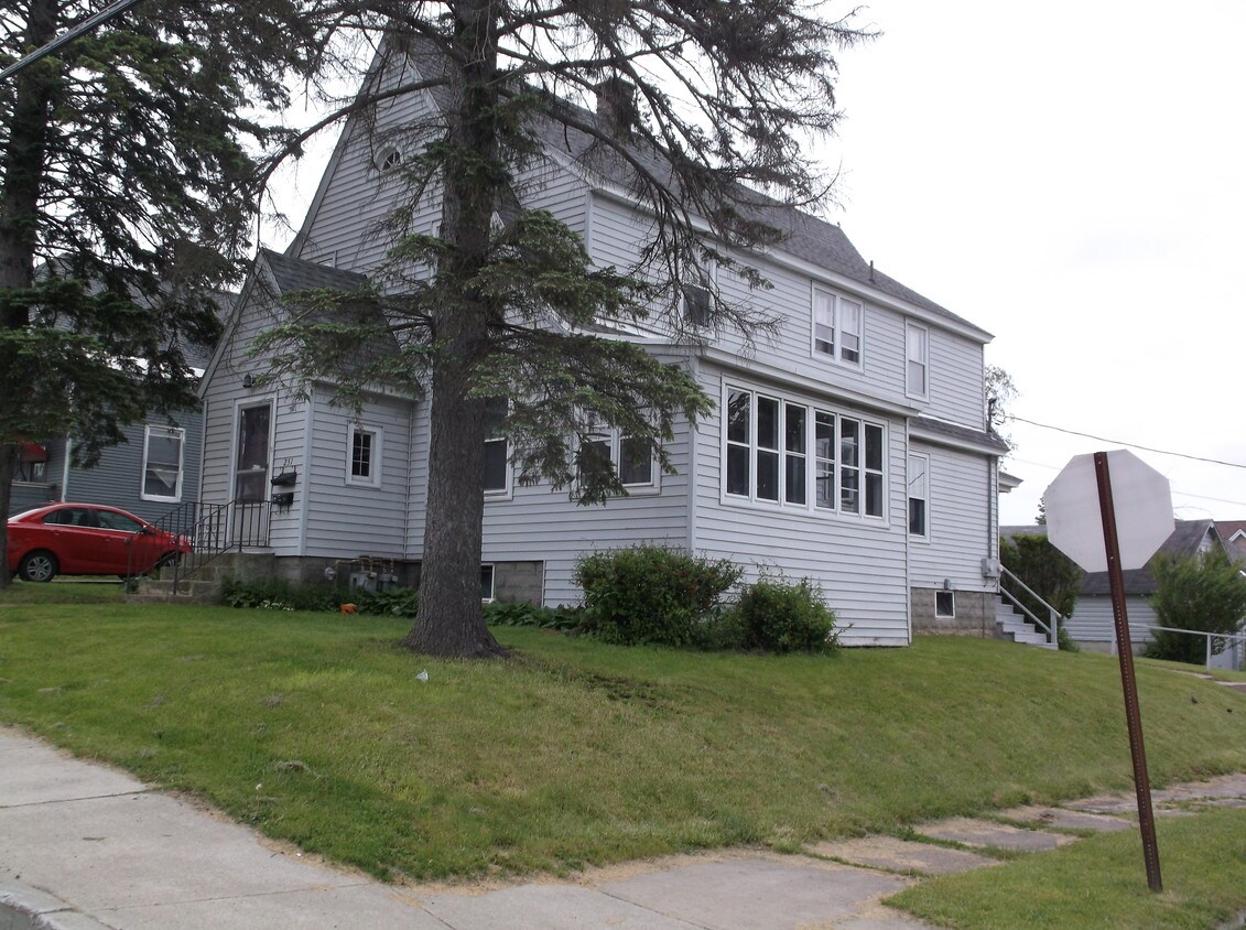 Primary Photo - 251 Church St