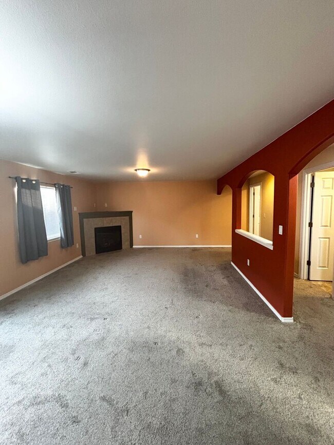 Foto del edificio - SW Bend House Near the Old Mill District, 4 Bdrms, 2.5 baths, A/C, Office/den, Dbl. Garage