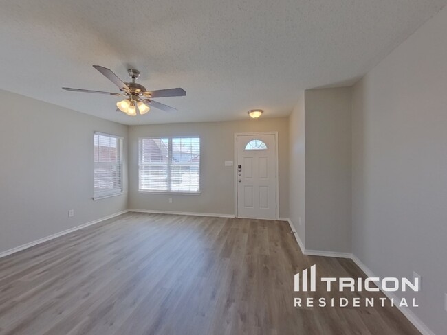 Building Photo - 10100 Chapel Oak Trail